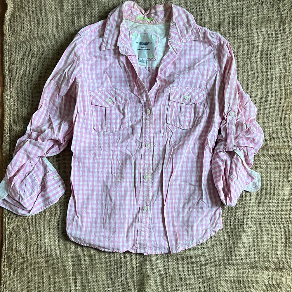 American Eagle Button-Down Pink Gingham Shirt, roll-tab sleeves size 4 Small